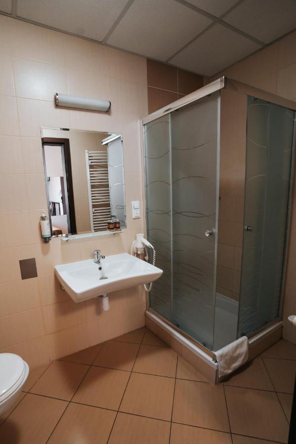 Hotel U Ojdanow à Węgrów Extérieur photo